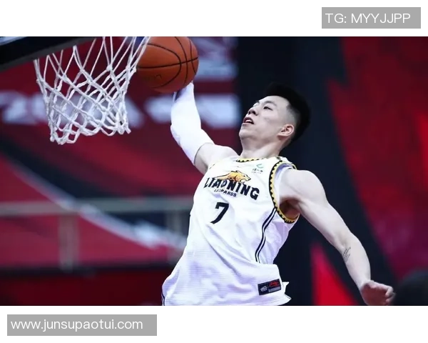 银星与狂热的得分对决揭示了篮球战术的魅力与团队协作的重要性