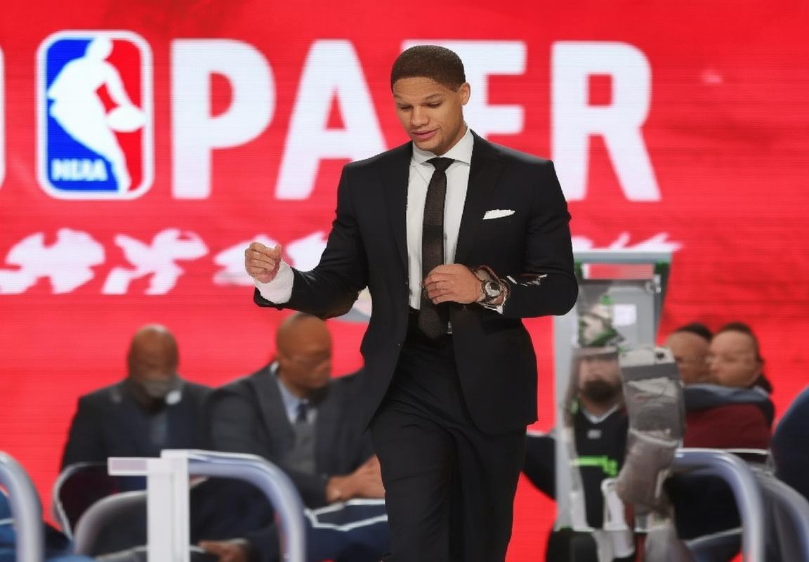 CBA激战辽宁队迎战北控队全力争胜展现篮球魅力